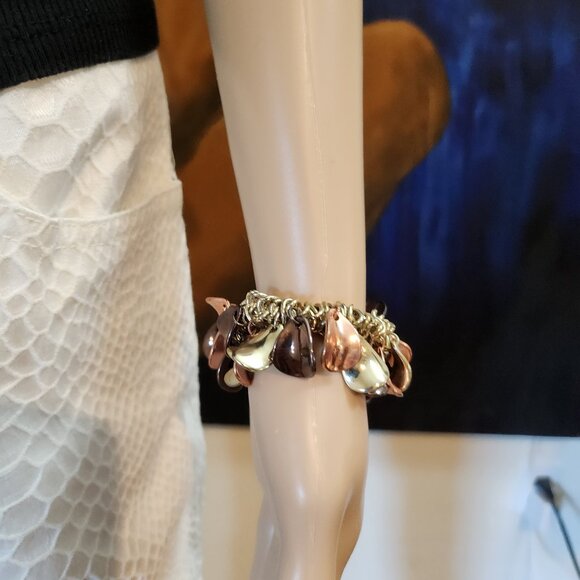 Stretchy Gold Bronze colored Bracelet Elegant Fun Classy - Picture 10 of 13